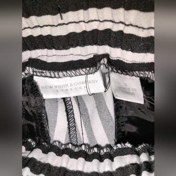 New York & Company (Size S) Black and White Striped Retro Wide-Leg Pull-on Pants - Picture 2 of 10
